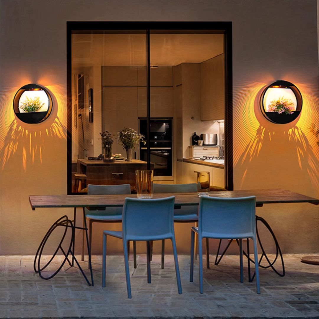 Zonne-energie wandlamp met bloempot