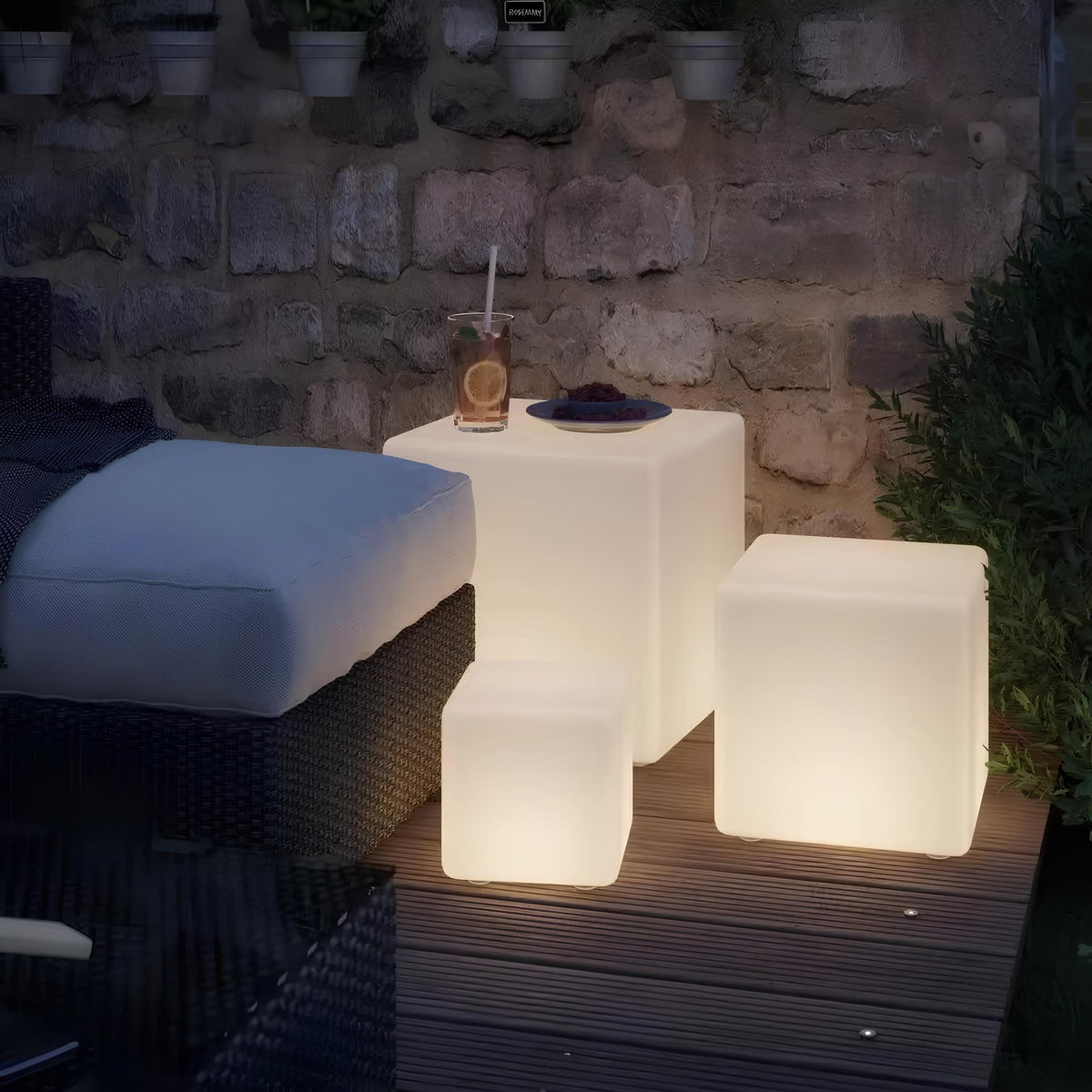 Kubieke tuinlamp